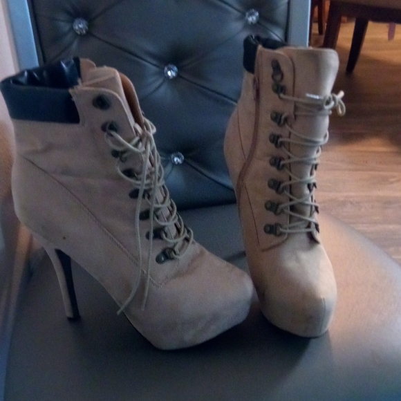 Boots - Picture 2 of 3